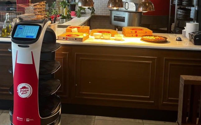 Robot-kelner obsługuje klientów polskich restauracji