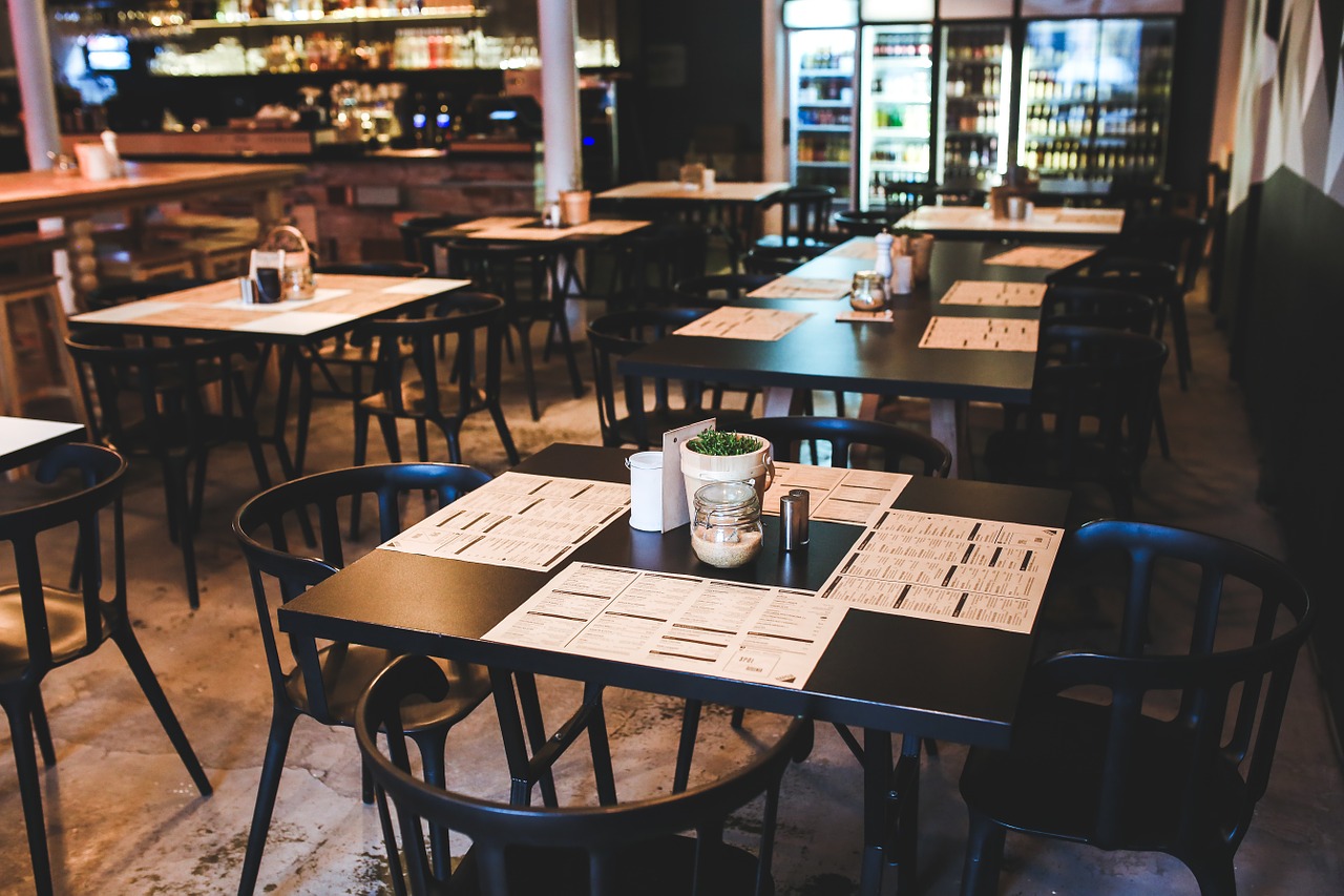Zakaz handlu w niedzielę służy częstszym wizytom w restauracjach