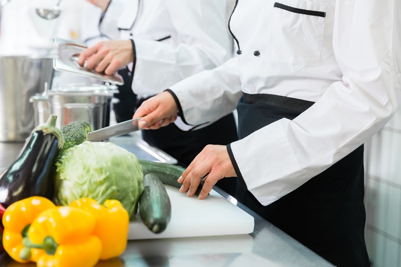 Odzież w gastronomii: przede wszystkim komfort i bezpieczeństwo
